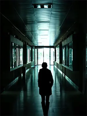 穿成霸总的金丝雀免费